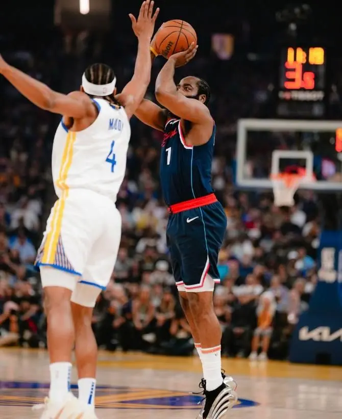 洛杉矶快船124比119力克金州勇士 哈登关键三分锁定胜局