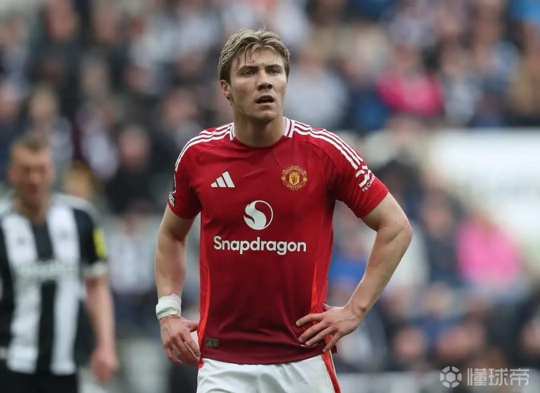 曼联转会动态：霍伊伦离队可能性分析