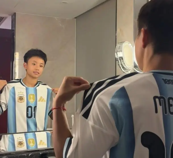 赛事解读：张琳艳球衣展示中的三大设计亮点分析