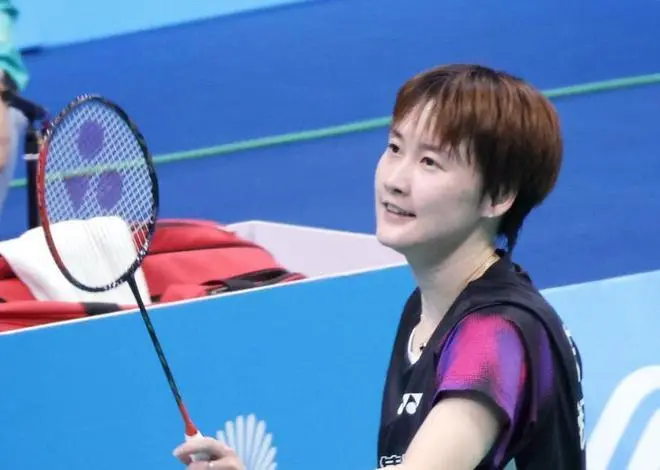 陈雨菲全运会羽毛球女单逆转张艺曼 卫冕冠军晋级四强