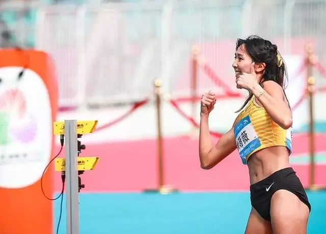 林雨薇回应成绩下滑原因 坦言外教争议与四川选手竞争带来压力